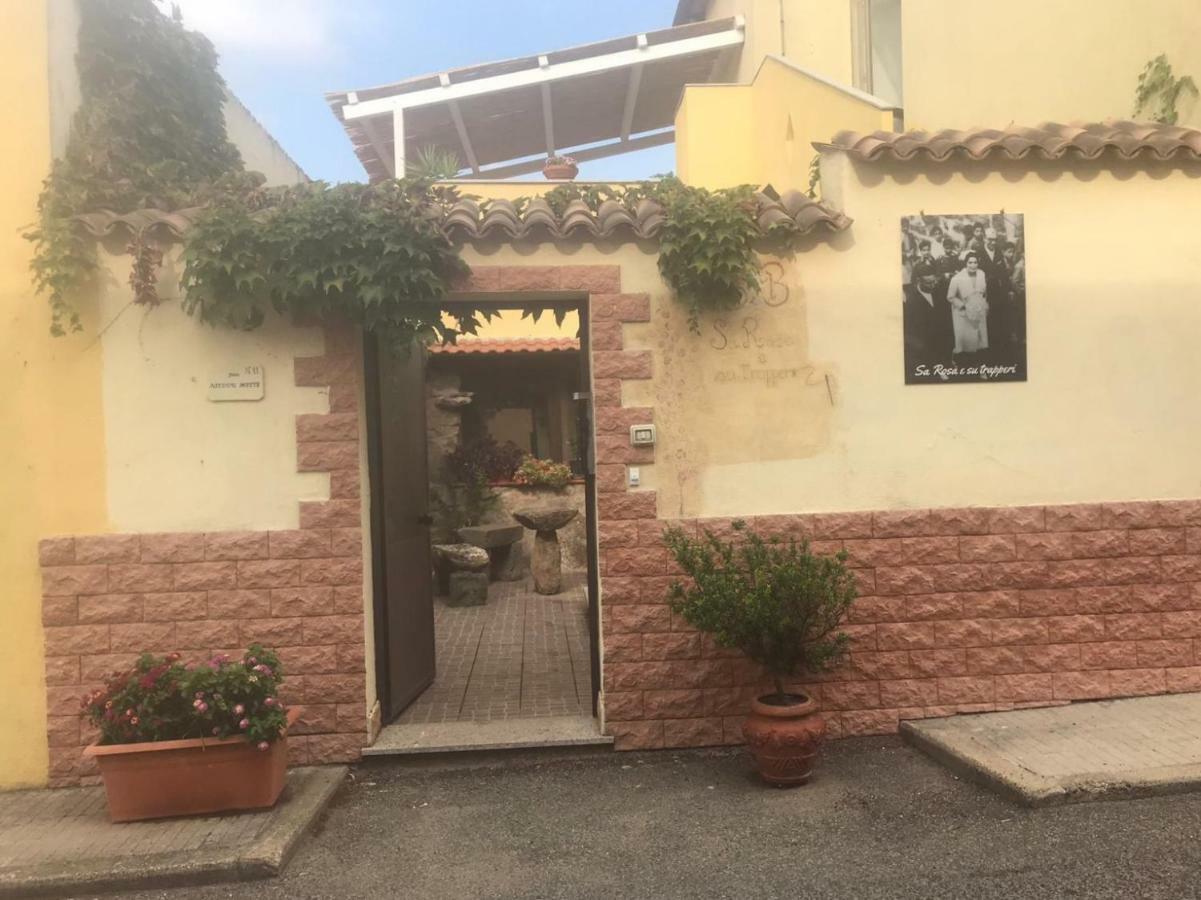 Sa Rosa E Su Trapperi Bed & Breakfast Oschiri Eksteriør bilde